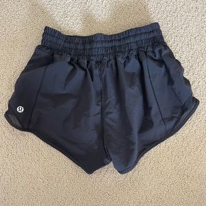 Lululemon high rise hotty hot shorts 2.5”